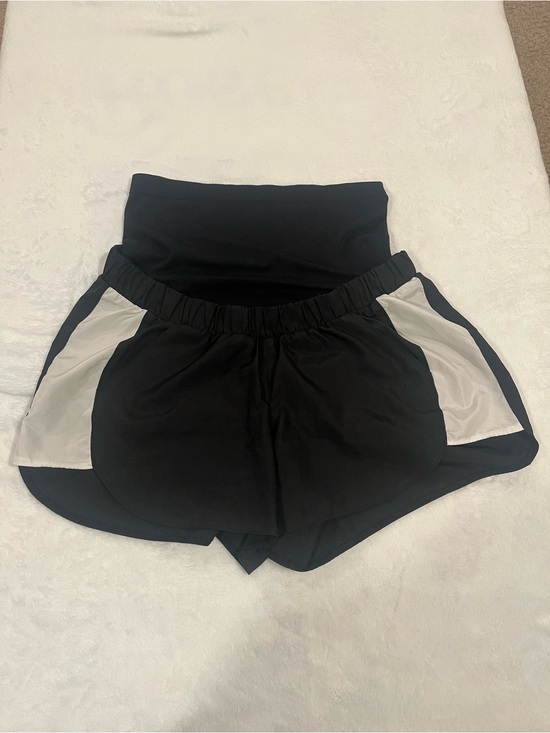 a:glow Pants - A Glow Active Black and White Athletic Shorts - Size Small MATERNITY